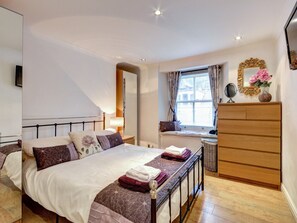 House | 2 bedrooms, bed sheets - Luxurious Holiday Home Near the Beach at Looe Cornwall (Looe)