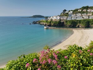 Beach nearby - Luxurious Holiday Home Near the Beach at Looe Cornwall (Looe)