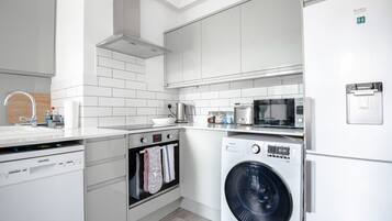 Refrigerador, microondas, horno y lavavajillas