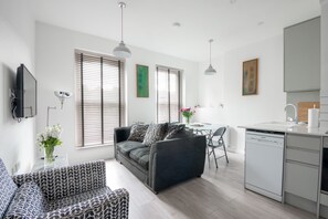 TV - Second Nest Ramsgate Flat 2 (Ramsgate)