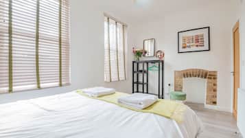 1 slaapkamer, een strijkplank/strijkijzer, gratis wifi, beddengoed