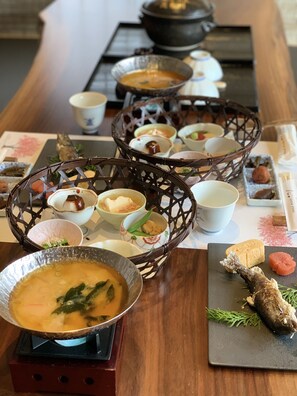 Daily full breakfast (JPY 1980 per person)