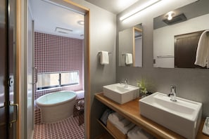 SHIORI | Bathroom | Separate bathtub and shower, deep-soaking bathtub, rainfall showerhead