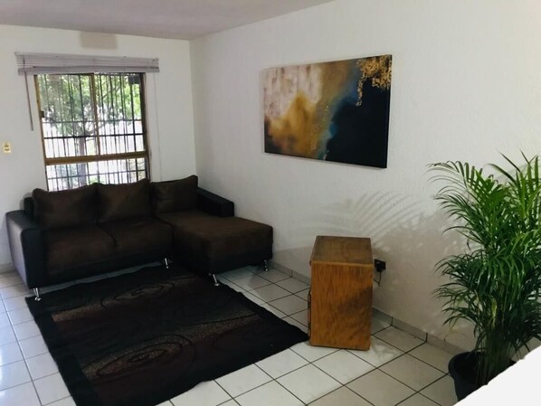Living area - Departamento 150 Mts Zona Hotelera (Country Club)