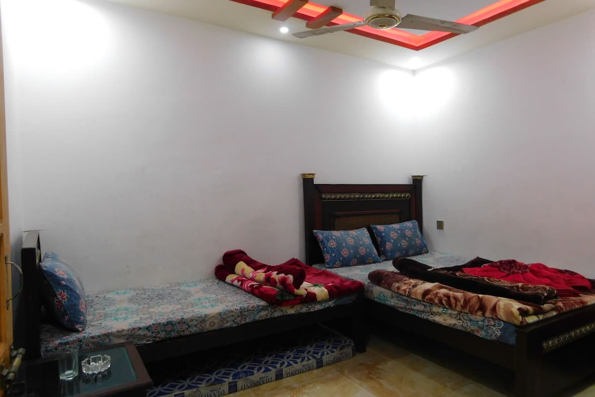 Triple Room | Iron/ironing board (on request), WiFi (free)