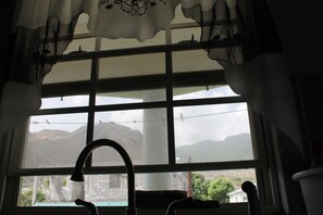 冰箱、微波炉、烤箱、电热水壶