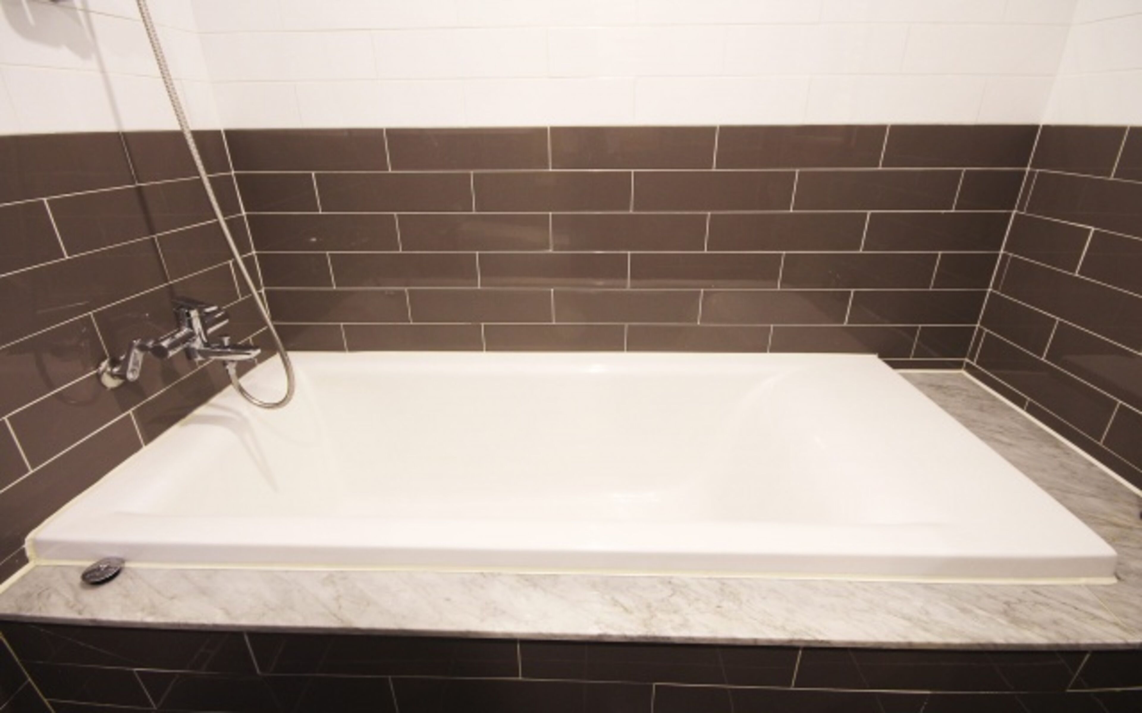 deluxe double room | deep-soaking bathtub