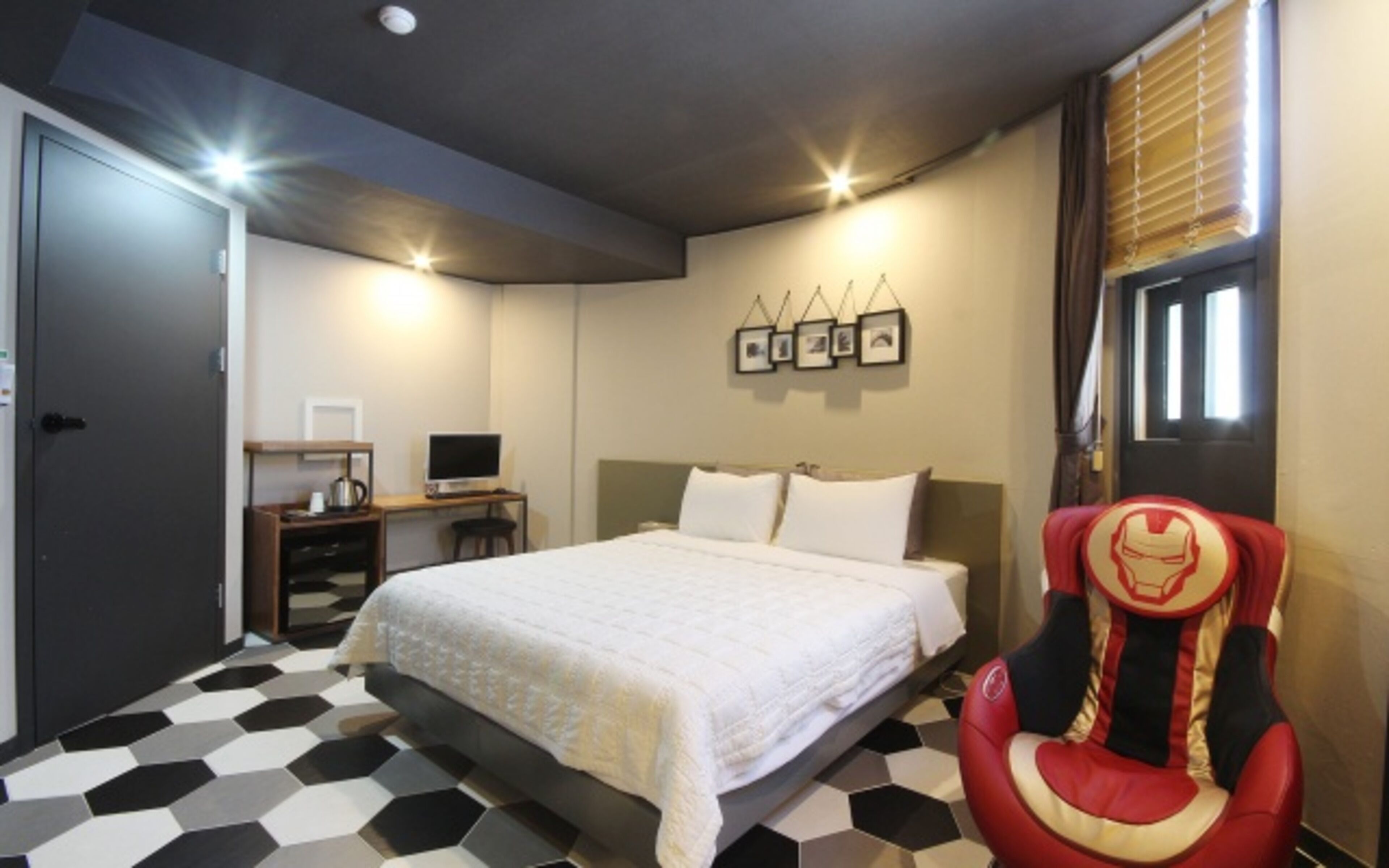 deluxe double room | desk, blackout curtains, free wifi