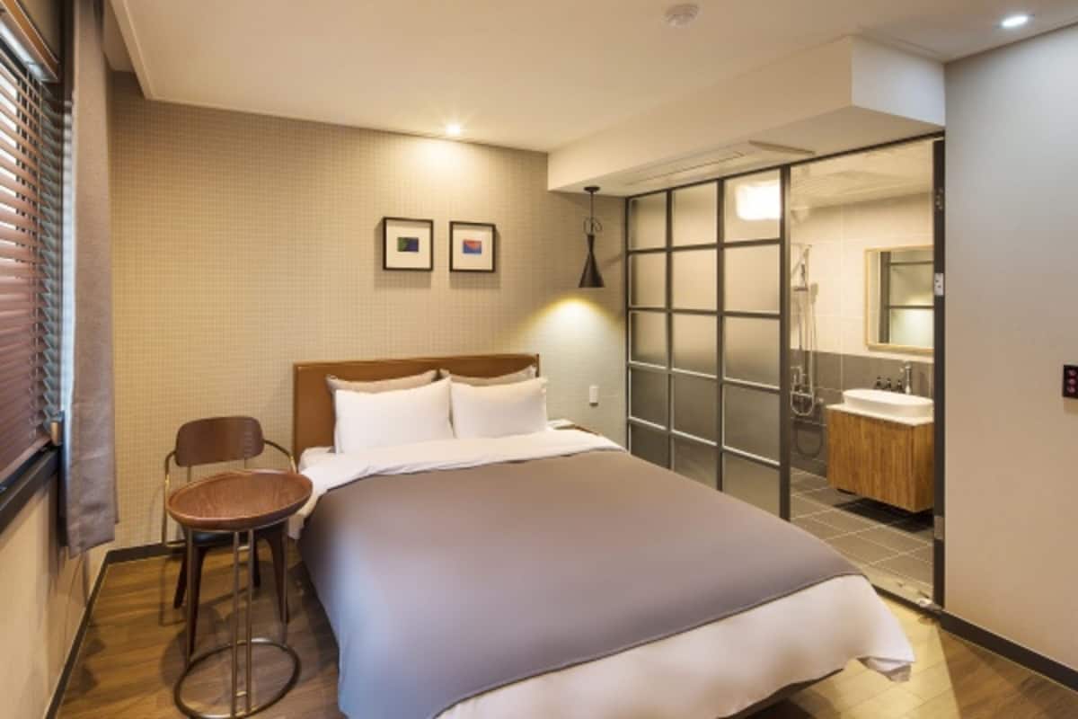 책상, 암막 커튼, 무료 WiFi