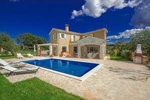 Villa | Exterior