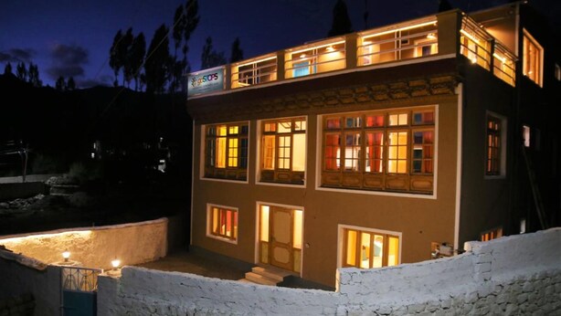 Front of property – evening/night - goStops Leh - Hostel (Leh)