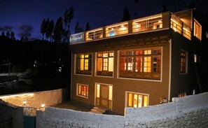 Front of property - evening/night - goStops Leh - Hostel (Leh)