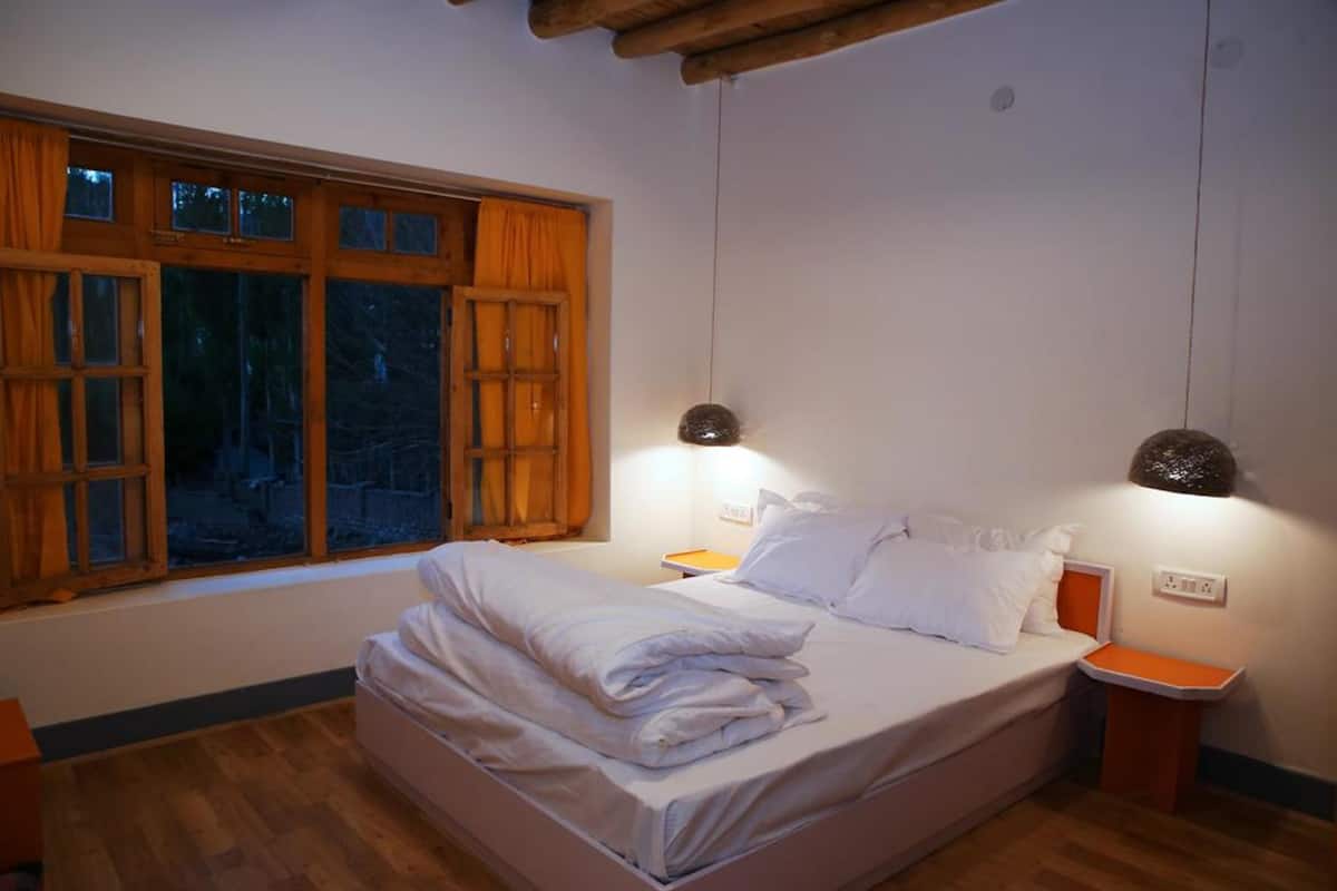 Habitación doble Deluxe, baño privado | Wifi gratis y ropa de cama