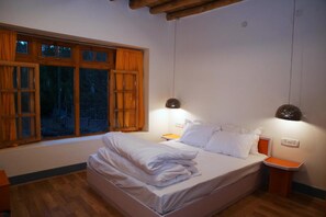 Deluxe Double Room, Private Bathroom | Free WiFi, bed sheets - goStops Leh - Hostel (Leh)