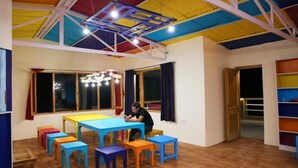 Lobby sitting area - goStops Leh - Hostel (Leh)