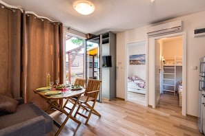Dining - Belvedere Mobile Homes (Seget)