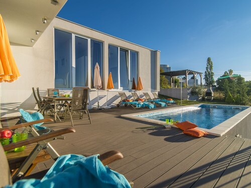 Comfortable Villa With Stunning Views, Swimming Pool, Jacuzzi, Sauna in Wine Region