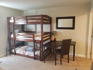 2 bedrooms, desk, iron/ironing board, free WiFi