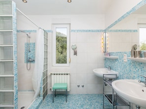 Villa | Bathroom | Shower