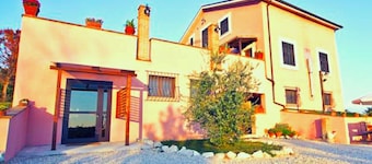Modern Farmhouse Apartment in San Gemini With Swimming Pool