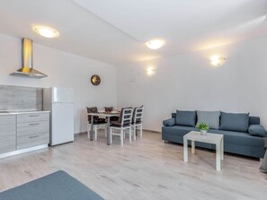 Villa | Dining - Apartment in Dramalj Near Beach (Crikvenica)