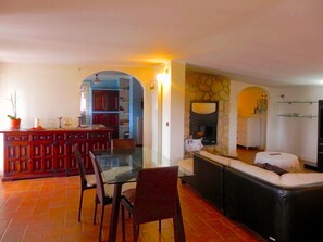 Ferienhaus | Wohnzimmer | Kamin