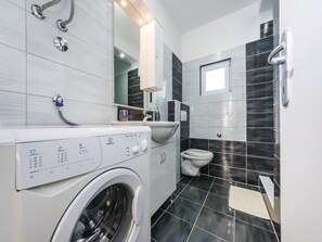 House | Bathroom - Charming Holiday Home in Kruševo With Swimming Pool (Obrovac)