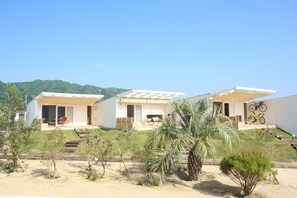 Down comforters, in-room safe, blackout drapes, free WiFi