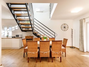 Villa | Dining