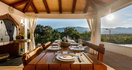 Brand new Countryside Villa With Heated Pool