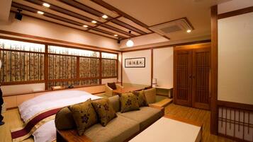 Down comforters, minibar, individually decorated, individually furnished