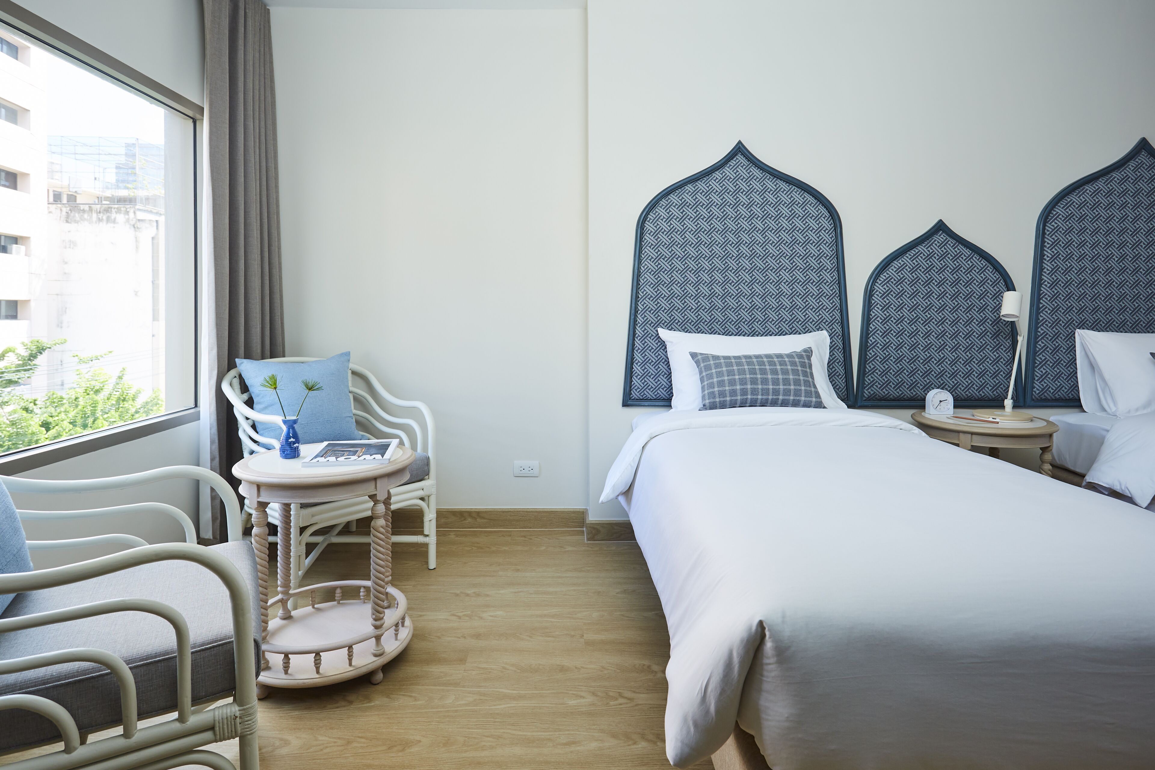 1 bedroom, desk, laptop workspace, soundproofing