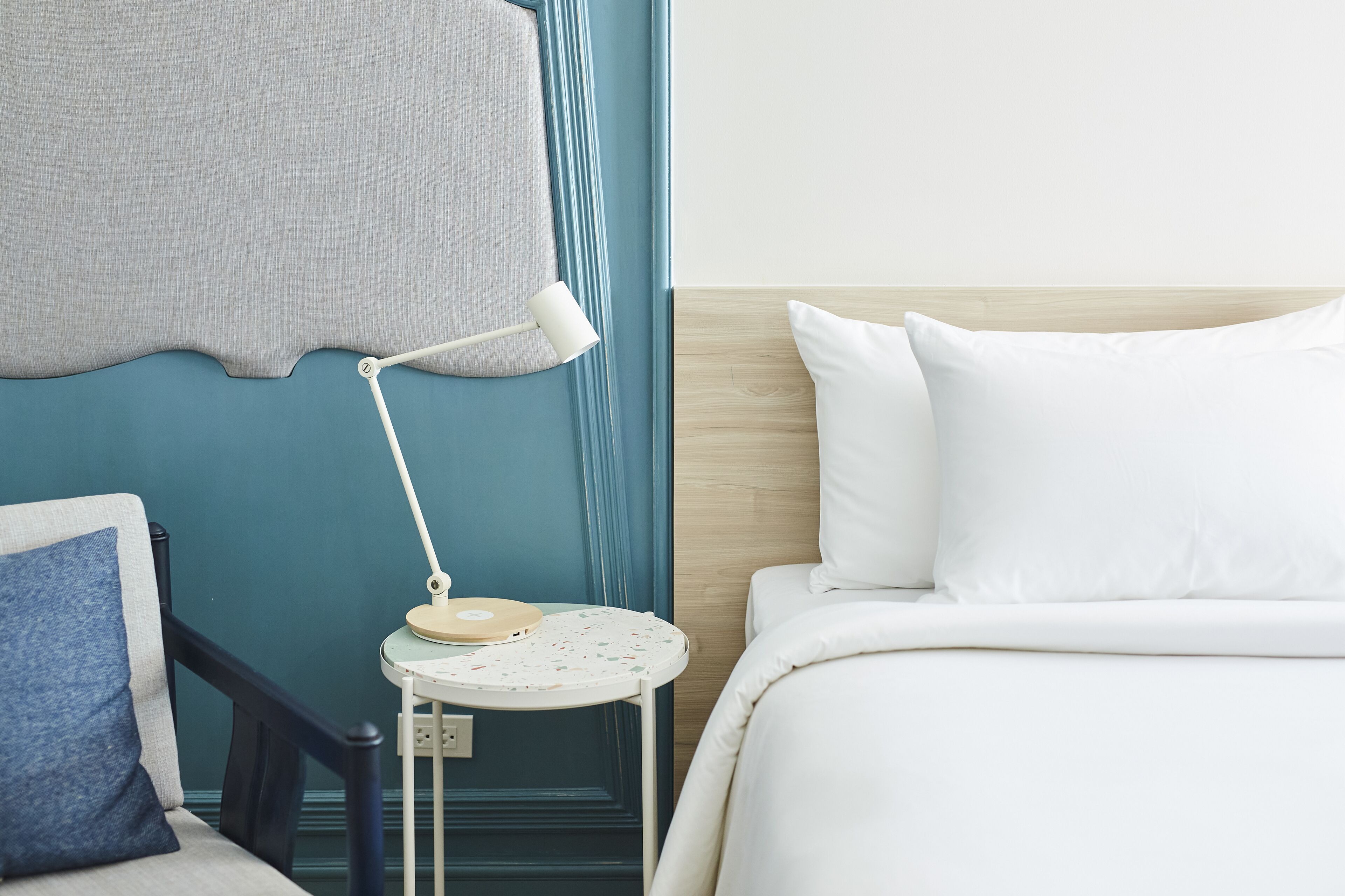 1 bedroom, desk, laptop workspace, soundproofing