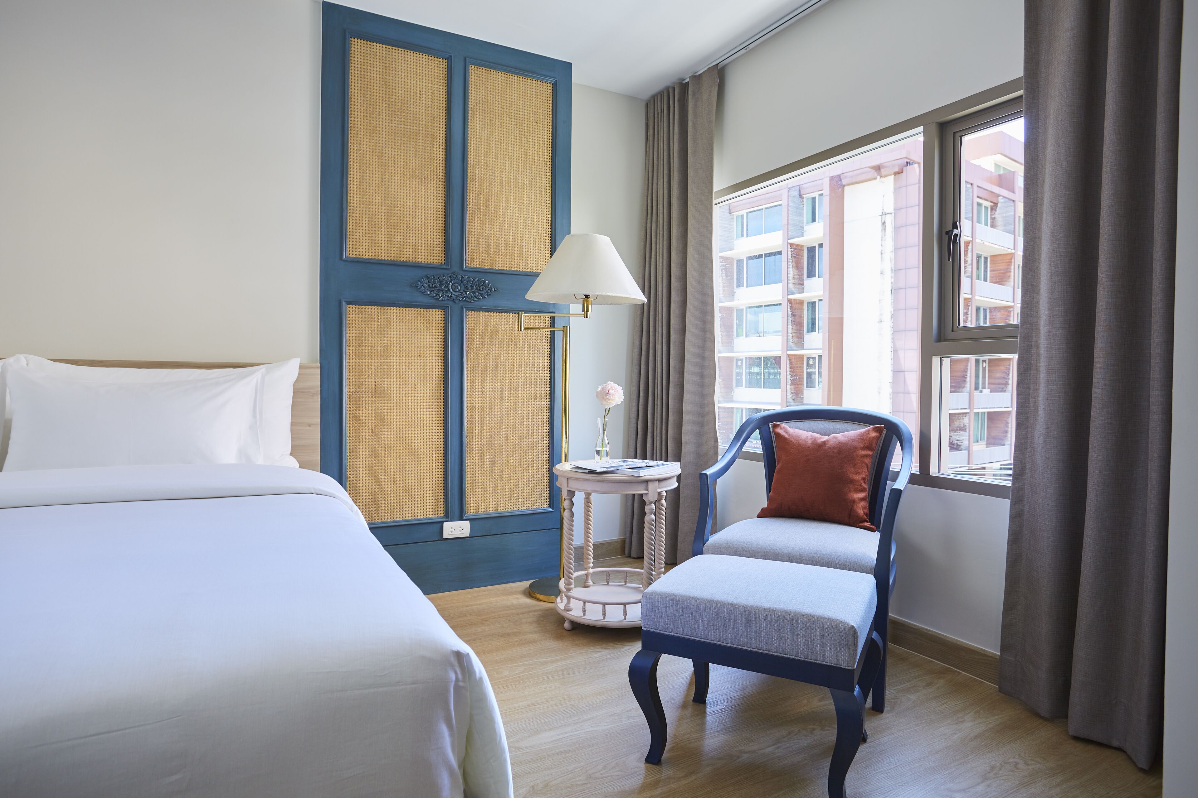 comfy king | city view