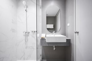 Shower, hair dryer, towels