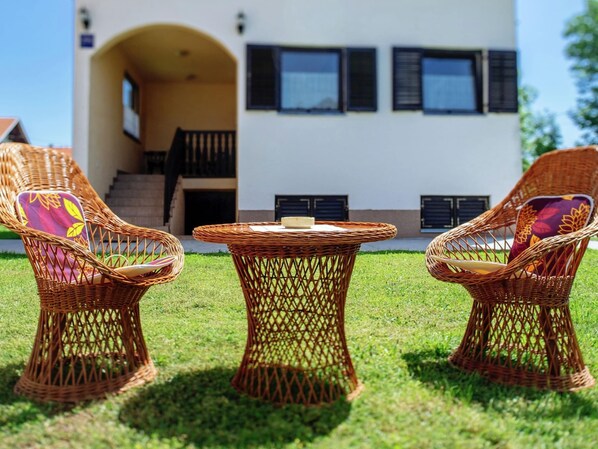 Exterior - Quiet Country Side Cottage with Private Garden & WiFi near Nature Park Velebit (Lovinac)