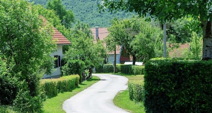 Quiet Country Side Cottage with Private Garden & WiFi near Nature Park Velebit