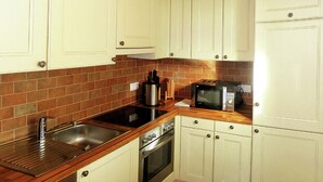 Coffee/tea maker, fridge, microwave, oven - Comfortable Apartment in Klippitztörl Near Ski Area (Wolfsberg)