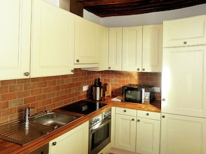 Fridge, microwave, oven, stovetop - Comfortable Apartment in Klippitztörl Near Ski Area (Wolfsberg)