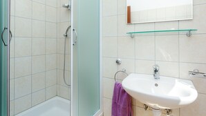 House | Bathroom | Bathtub - Sea-view Holiday Home in Trogir With Garden (Trogir)