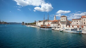 Exterior - Sea-view Holiday Home in Trogir With Garden (Trogir)