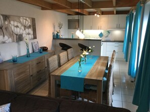 Dining - Cozy Holiday Home in De Haan Near Beach (Wenduine)