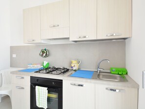 Apartment | Private kitchen - Charming Apartment in Marina Di Ragusa With Pool (Ragusa)