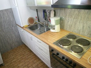 Kühlschrank, Mikrowelle, Ofen, Geschirrspüler