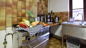 Dụng cụ pha cà phê/trà, tủ lạnh, lò vi sóng, lò nướng 
