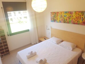 2 habitaciones, tabla de planchar con plancha, wifi y ropa de cama