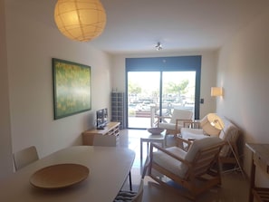 Living area - Large apartment 75m2 with pool and parking, two steps from the beach (Roses)