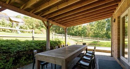 Luxurious Villa in Heure With Sauna