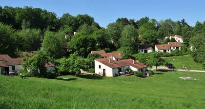 Cozy Bungalow With a Fireplace Near the Forest, Near Virton