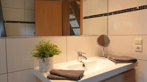 House | Bathroom | Combined shower/tub, towels - Beautiful Holiday Home in the Ardennes Close to the Eifel (Amel)